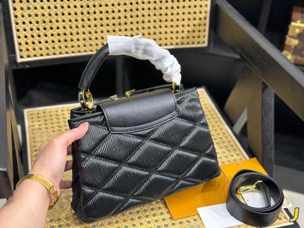 crossbody handbags fashion flap package high-quality leather classic strap handheld single shoulder diagonal cross multi-functional women�
crossbody handbags fashion flap package high-quality leather classic strap handheld single shoulder diagonal cross multi-functional women�