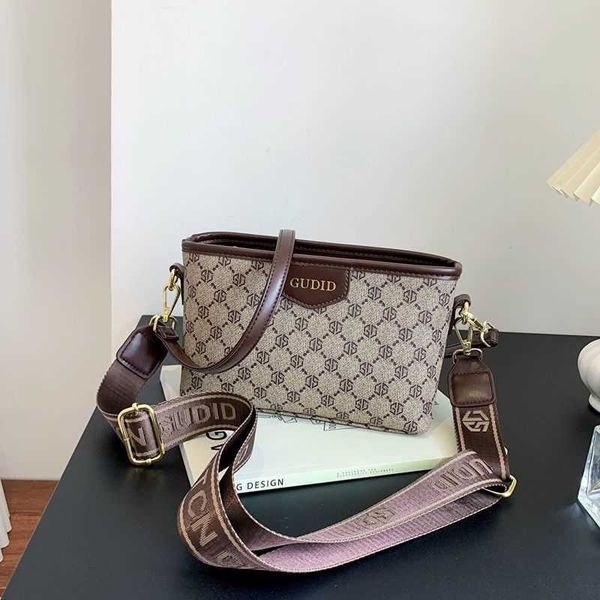 versatile casual small square bag for women's large capacity sling single shoulder underarm bag for small people retro messenger bag
versatile casual small square bag for women's large capacity sling single shoulder underarm bag for small people retro messenger bag