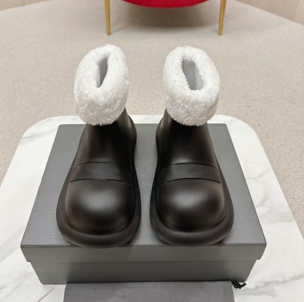 Designer women's snow boots Rubber rain boots thick soles Thicken fleece female New Chelsea boots Ladies Rubber waterproof ankle boots, Green
Designer women's snow boots Rubber rain boots thick soles Thicken fleece female New Chelsea boots Ladies Rubber waterproof ankle boots, Green