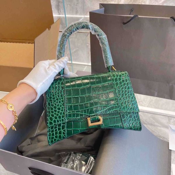 5a designer handbags new high end elegant small crocodile pattern hourglass bag real cowhide handbag single shoulder diagonal straddle
5a designer handbags new high end elegant small crocodile pattern hourglass bag real cowhide handbag single shoulder diagonal straddle