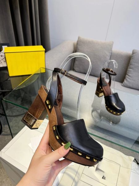 23ss luxury classic clog sandals ankle with a cross strap women slipper men slides leather sandal womens casual shoes 35-42, Black
23ss luxury classic clog sandals ankle with a cross strap women slipper men slides leather sandal womens casual shoes 35-42, Black