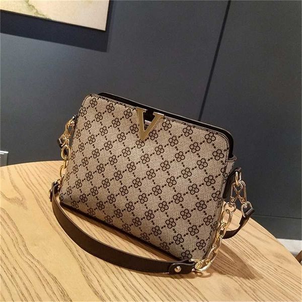 purse bag women 2023 new printing chain large bag portable sling single shoulder messenger leather v-shaped women's clearance sale
purse bag women 2023 new printing chain large bag portable sling single shoulder messenger leather v-shaped women's clearance sale