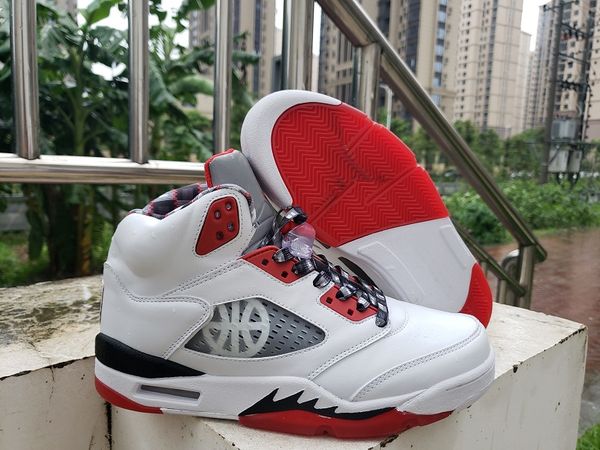 2023 released 5 raging bull men basketball shoes 5s quai 54 outdoor sneakers size 7~13 with original box
2023 released 5 raging bull men basketball shoes 5s quai 54 outdoor sneakers size 7~13 with original box