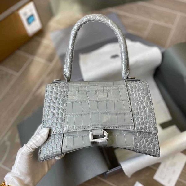 5a designer handbags new crocodile pattern hourglass bag advanced retro versatile light handbag classic luxury commuter one shoulder crossbo
5a designer handbags new crocodile pattern hourglass bag advanced retro versatile light handbag classic luxury commuter one shoulder crossbo