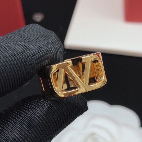 designer woman vlogo luxury with side stones band ring fashion v metal diamond pearl jewelry gold rings women wedding rings 22ww, Silver
designer woman vlogo luxury with side stones band ring fashion v metal diamond pearl jewelry gold rings women wedding rings 22ww, Silver
