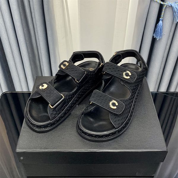 designer luxury channel outdoor beach shoes cc women slippers fashion p leather slides comfortable and breathable new pattern sandals 6332w
designer luxury channel outdoor beach shoes cc women slippers fashion p leather slides comfortable and breathable new pattern sandals 6332w