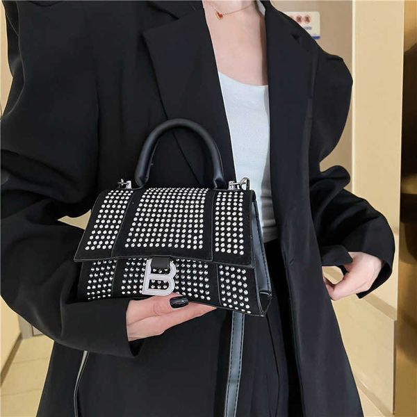 new women's shoulder bag simple diamond small square bag versatile design crossbody bag women's bag
new women's shoulder bag simple diamond small square bag versatile design crossbody bag women's bag