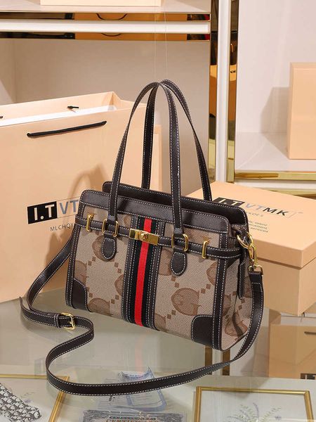 bag women's 2023 new sling single shoulder messenger bag leather handbag large capacity bag middle-aged mother bag
bag women's 2023 new sling single shoulder messenger bag leather handbag large capacity bag middle-aged mother bag