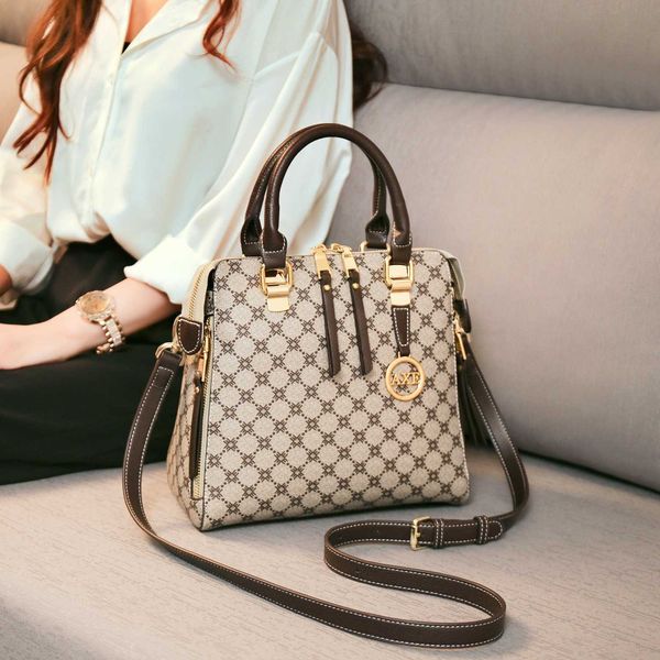small leather women's bag new fashionable versatile large capacity handbag foreign big bag
small leather women's bag new fashionable versatile large capacity handbag foreign big bag