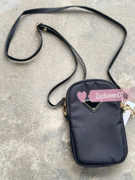 11x18x4cn classical storage bag fashion phone bag pr letter zipper case with strap collection organizer
11x18x4cn classical storage bag fashion phone bag pr letter zipper case with strap collection organizer