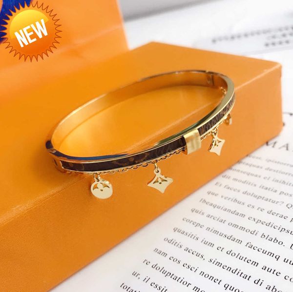 new style bracelets women bangle designer letter jewelry faux leather 18k gold plated stainless steel wristband cuff fashion jewelry accesso, Black
new style bracelets women bangle designer letter jewelry faux leather 18k gold plated stainless steel wristband cuff fashion jewelry accesso, Black