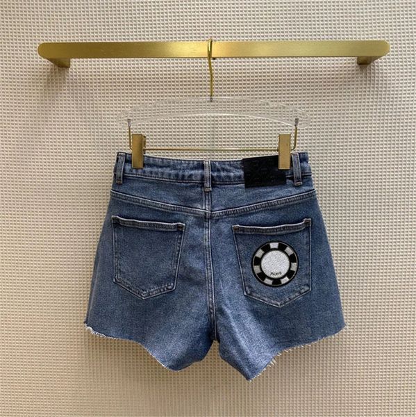 luxury brand fashion denim embroidery lady shorts women 2023 summer high waist skinny casual short jeans for woman 2 colors, White;black
luxury brand fashion denim embroidery lady shorts women 2023 summer high waist skinny casual short jeans for woman 2 colors, White;black