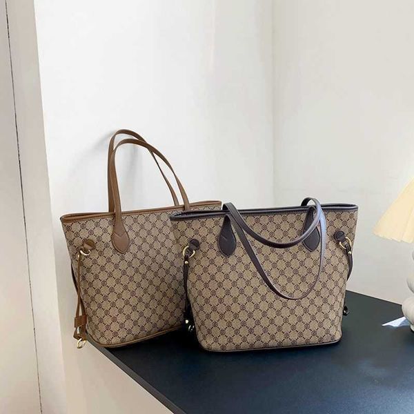 2023 new printed women's bag with advanced feeling and one shoulder tote large tibet special chain
2023 new printed women's bag with advanced feeling and one shoulder tote large tibet special chain