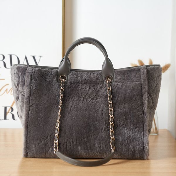 9a handbag women's luxury handbag winter lamb wool with leather plush large capacity packaging shopping shoulder bag classic letter hig
9a handbag women's luxury handbag winter lamb wool with leather plush large capacity packaging shopping shoulder bag classic letter hig