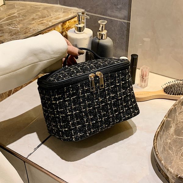 cosmetic bags cases korean version of the fashion portable large-capacity cylindrical solid cosmetic bag home travel exquisite makeup storag
cosmetic bags cases korean version of the fashion portable large-capacity cylindrical solid cosmetic bag home travel exquisite makeup storag