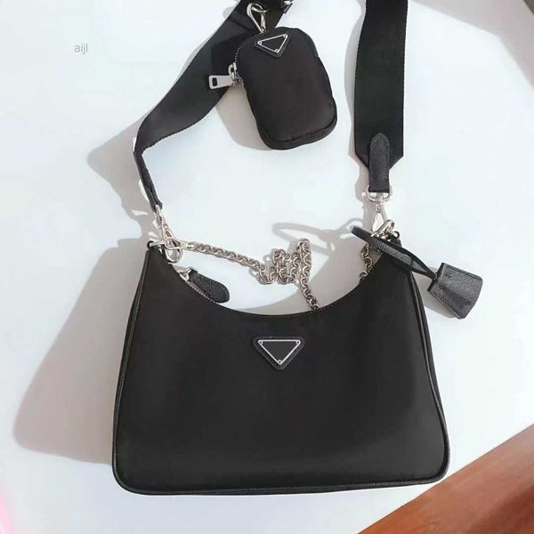 luxurys designers totes genuine leathe fashion nylon wallets cross body purses classic clutch shoulder bags wallet tote wholesale travelling
luxurys designers totes genuine leathe fashion nylon wallets cross body purses classic clutch shoulder bags wallet tote wholesale travelling