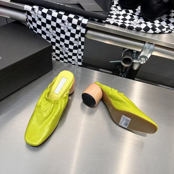 wood-grain high-heeled leather sandals, square-headed pleated slippers, cowhide upper, sheepskin lining, leather outsole, fashionable high-e, Black
wood-grain high-heeled leather sandals, square-headed pleated slippers, cowhide upper, sheepskin lining, leather outsole, fashionable high-e, Black