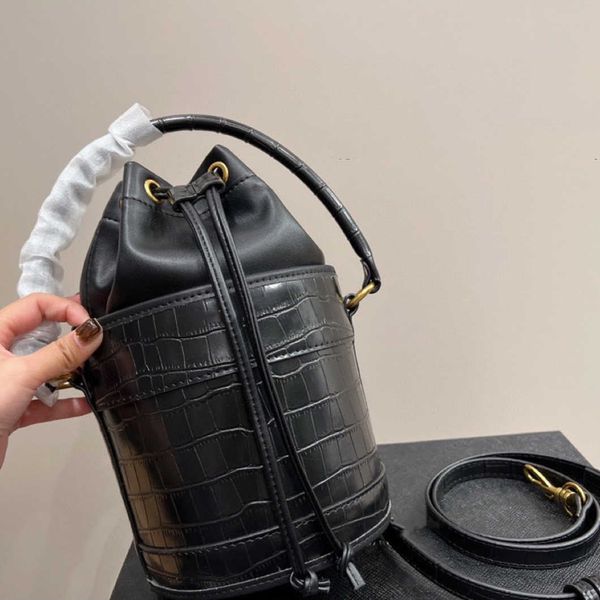evening bags 2023 luxury commuting new online red banquet bucket bag alligator pattern women's hand fashion small square single shoulde
evening bags 2023 luxury commuting new online red banquet bucket bag alligator pattern women's hand fashion small square single shoulde