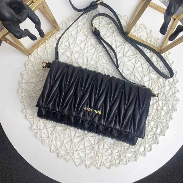 designer handbag 2022 new one shoulder crossbody versatile leather pleated women's bag fashion simple bag miao miu
designer handbag 2022 new one shoulder crossbody versatile leather pleated women's bag fashion simple bag miao miu