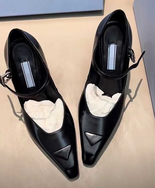 dress shoes triangle color thick heel high-heeled shoes for women in the early spring of 2023 new shallow mouth pointed mary jane single 230, Black
dress shoes triangle color thick heel high-heeled shoes for women in the early spring of 2023 new shallow mouth pointed mary jane single 230, Black