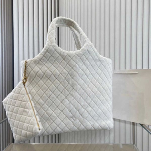 evening bags autumn and winter new diamond pattern change 2023 luxury commuting plush large capacity single shoulder portable tote shopping
evening bags autumn and winter new diamond pattern change 2023 luxury commuting plush large capacity single shoulder portable tote shopping
