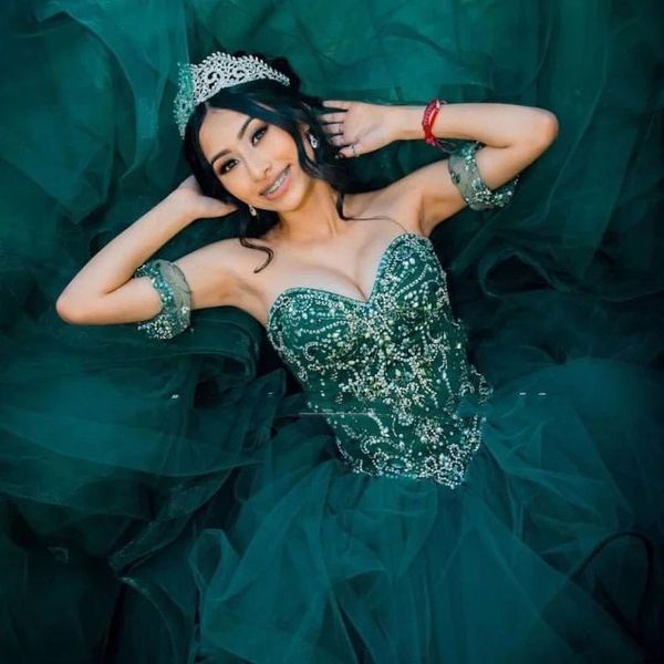 2023 ball gown quinceanera dresses bridal gowns gorgeous emerald green sweetheart sparkly crystal beads illusion corset back sweet 16 dress, Blue;red
2023 ball gown quinceanera dresses bridal gowns gorgeous emerald green sweetheart sparkly crystal beads illusion corset back sweet 16 dress, Blue;red