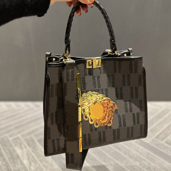 totes bag women designer handbags shoulder bags crossbody purse head portrait print large capacity women peekaboo mini pocket detachable met
totes bag women designer handbags shoulder bags crossbody purse head portrait print large capacity women peekaboo mini pocket detachable met