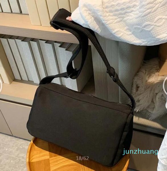 pra da bag luxury designer handbag nylon messenger bag classic 551 ladies underarm shoulder wallet fashion tote
pra da bag luxury designer handbag nylon messenger bag classic 551 ladies underarm shoulder wallet fashion tote