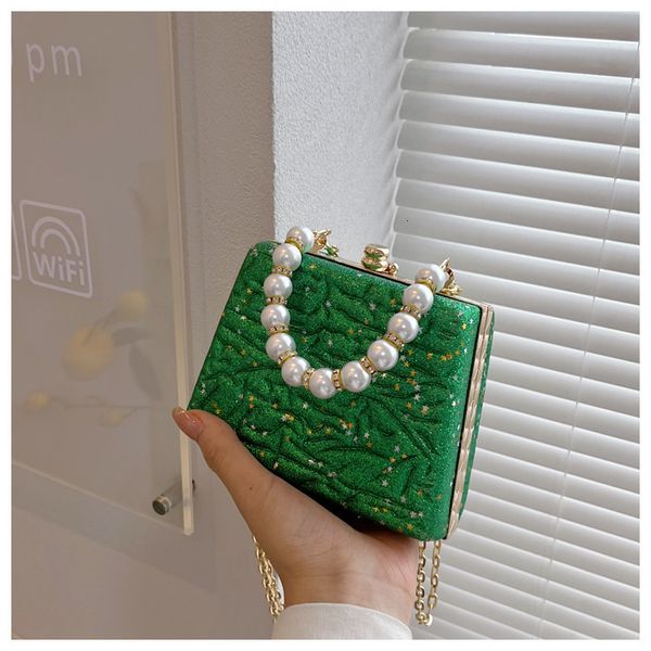evening bags women handbag for party pearl chain shoulder ladies fashion gold clutch box messenger 230201
evening bags women handbag for party pearl chain shoulder ladies fashion gold clutch box messenger 230201