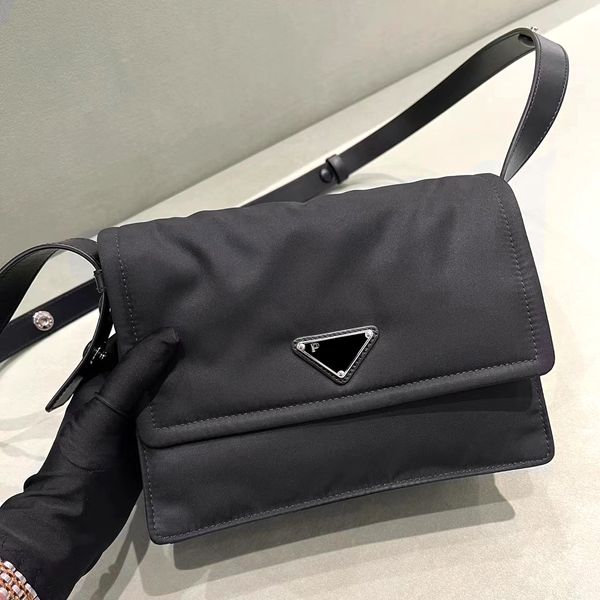 luxury designer re-edition triangle cini large square nylon crossbody bags handbag womens clutch with shoulder strap mens wallet postman tot
luxury designer re-edition triangle cini large square nylon crossbody bags handbag womens clutch with shoulder strap mens wallet postman tot