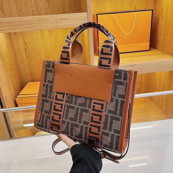 2023 new light luxury women's bag women's fashion shoulder hand advanced sense tote counter quality
2023 new light luxury women's bag women's fashion shoulder hand advanced sense tote counter quality