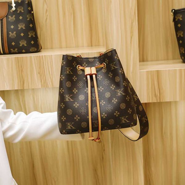 lvjia's same fashion brand women's bag bucket old flower shoulder versatile chain diagonal
lvjia's same fashion brand women's bag bucket old flower shoulder versatile chain diagonal
