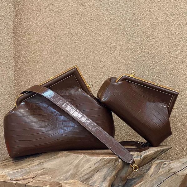 designer luxury shoulder bags fashion handbags alligator hobos women card holders purses cross body lady handbag triangle frame calfskin sad
designer luxury shoulder bags fashion handbags alligator hobos women card holders purses cross body lady handbag triangle frame calfskin sad