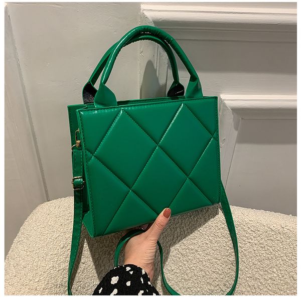 2022 new spring women shoulder bag trendy plaid pu leather crossbody bags fashion ladies handbags brand designer handle bag c003
2022 new spring women shoulder bag trendy plaid pu leather crossbody bags fashion ladies handbags brand designer handle bag c003