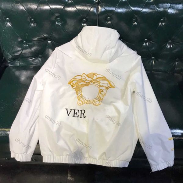 ve windproof jacket designer medusa embroidered hoodie autumn winter warm windbreaker men and women's casual shirt loose zipper sweatsh, Black;brown
ve windproof jacket designer medusa embroidered hoodie autumn winter warm windbreaker men and women's casual shirt loose zipper sweatsh, Black;brown