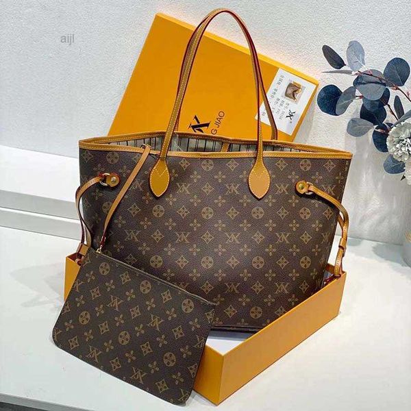 brand leather fashion women's bag large capacity donkey home old flower tot one shoulder 2022 winter versatile shopping
brand leather fashion women's bag large capacity donkey home old flower tot one shoulder 2022 winter versatile shopping