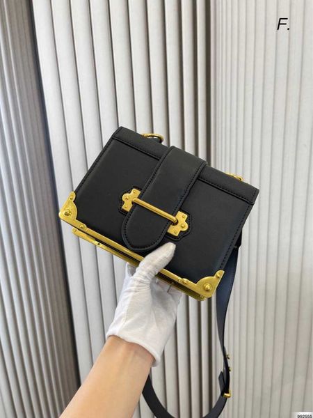 2023 designer p new court style color contrast tofu bag small square wide shoulder belt one organ crossbody handbag female
2023 designer p new court style color contrast tofu bag small square wide shoulder belt one organ crossbody handbag female