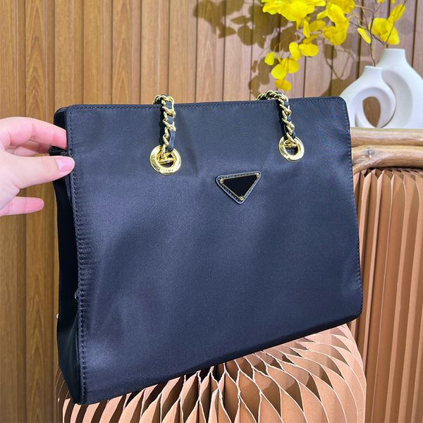 luxury designer tote bag metal chains wallets designer woman simple fashion luxury purse handbag totes handbags women versatile
luxury designer tote bag metal chains wallets designer woman simple fashion luxury purse handbag totes handbags women versatile