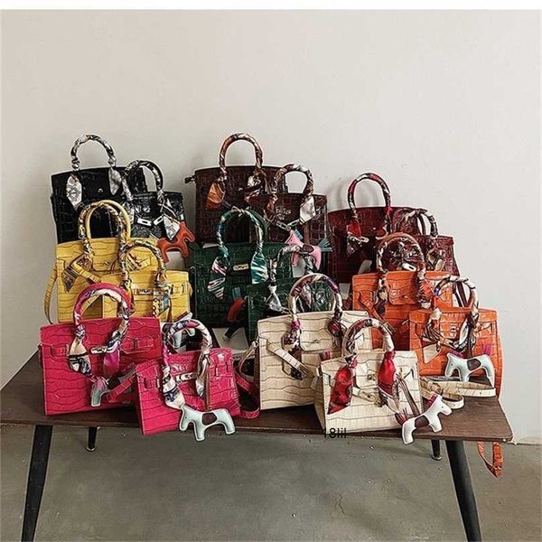 designer birkin herme bags autumn winter bag 2021 new womens ins crocodile texture versatile messenger fashion hand 0593
designer birkin herme bags autumn winter bag 2021 new womens ins crocodile texture versatile messenger fashion hand 0593