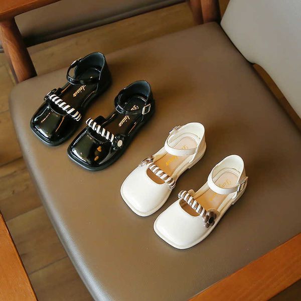 2022 new girls leather sandals summer pu square-toe children versatile kids fashion cute princess casual dress shoes 0202, Black;red
2022 new girls leather sandals summer pu square-toe children versatile kids fashion cute princess casual dress shoes 0202, Black;red