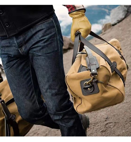duffel bags tailor brando 70220 22oz heavyweight waterproof oil wax canvas travel bag ykk zipper size 43*25*26 classic handbag 230202
duffel bags tailor brando 70220 22oz heavyweight waterproof oil wax canvas travel bag ykk zipper size 43*25*26 classic handbag 230202