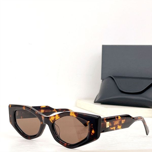 sunglasses for men women summer vla-101b style anti-ultraviolet retro plate full frame random box, White;black
sunglasses for men women summer vla-101b style anti-ultraviolet retro plate full frame random box, White;black