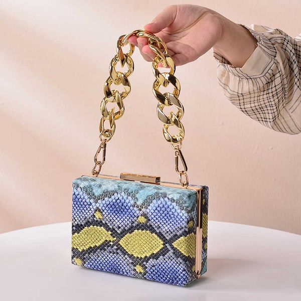 thick chain snake print clutch bag women 2021 fashion party evening shoulder bags luxury purse serpentine dinner bolsas mujer 230202
thick chain snake print clutch bag women 2021 fashion party evening shoulder bags luxury purse serpentine dinner bolsas mujer 230202