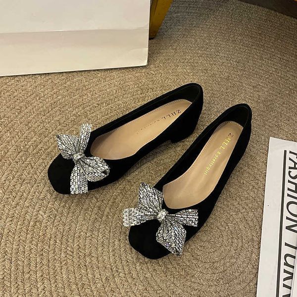 fall new women's single shoes shallow mouth fat foot women's shoes black professional work shoes thick heel large size
fall new women's single shoes shallow mouth fat foot women's shoes black professional work shoes thick heel large size