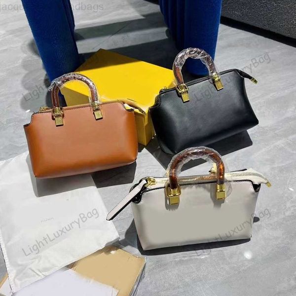 fendies bag ffshoulder bag designer leather wallet light luxury handbag commute crossbody practical for women classic famous brand shopping
fendies bag ffshoulder bag designer leather wallet light luxury handbag commute crossbody practical for women classic famous brand shopping