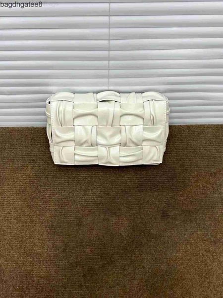 cowhide vene bag 2023 fashion designer casual bags bottegas cassettes pillow women's winter pleated one shoulder crossbody small fzgy
cowhide vene bag 2023 fashion designer casual bags bottegas cassettes pillow women's winter pleated one shoulder crossbody small fzgy