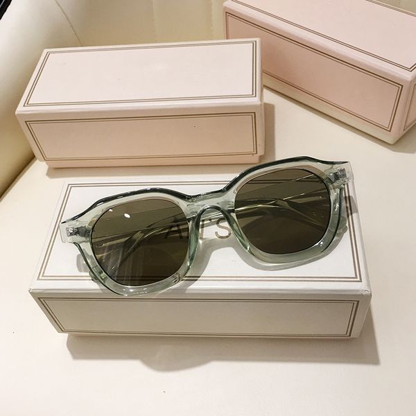 sunglasses fashion green frame yellow lens square women brand design vintage rivets rectangle sun glasses men shades 230202, White;black 
sunglasses fashion green frame yellow lens square women brand design vintage rivets rectangle sun glasses men shades 230202, White;black