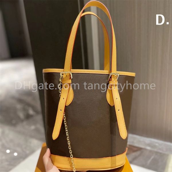luxury shoulder bags designer bucket bag vintage handbag with metal chain cross body bag new women's printed purse brand 22sss
luxury shoulder bags designer bucket bag vintage handbag with metal chain cross body bag new women's printed purse brand 22sss