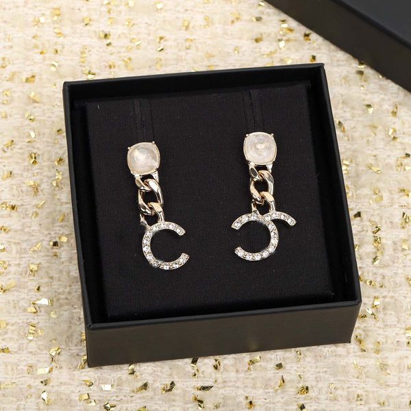 2023 excellent quality charm drop earring chain with diamond and white jade have box stamp in 18k gold plated ps7536a, Golden
2023 excellent quality charm drop earring chain with diamond and white jade have box stamp in 18k gold plated ps7536a, Golden