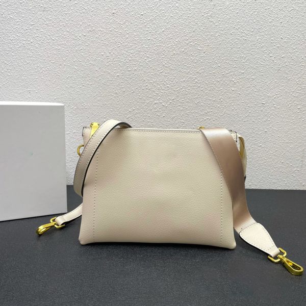 2023 womens luxury bags tote designer fashion handbag hand tied bag single shoulder armpit leather underarm bag
2023 womens luxury bags tote designer fashion handbag hand tied bag single shoulder armpit leather underarm bag